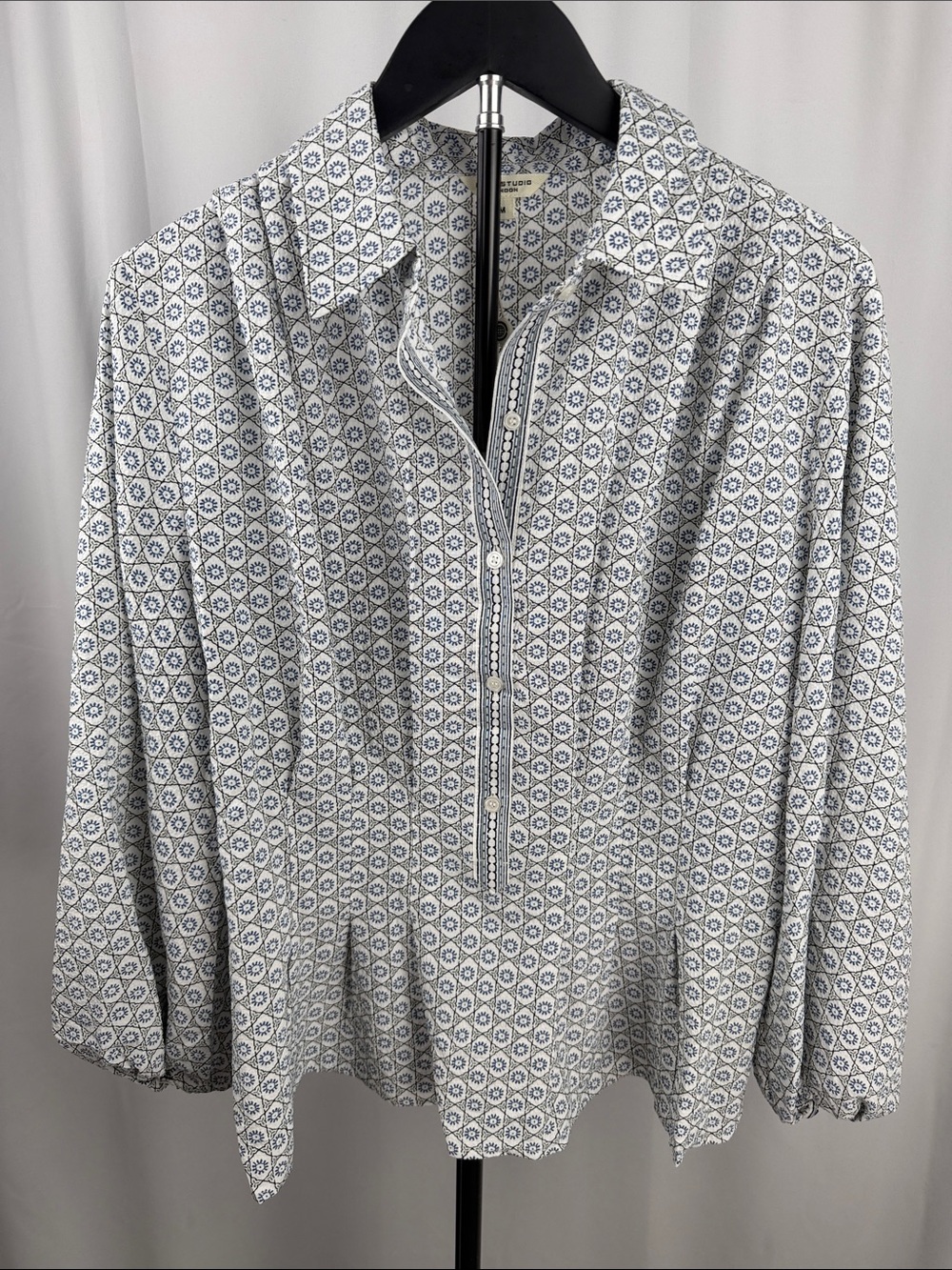 Max Studio London NWT Printed Peplum Blouse Blue White Size M